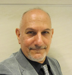 David C ナレーター写真